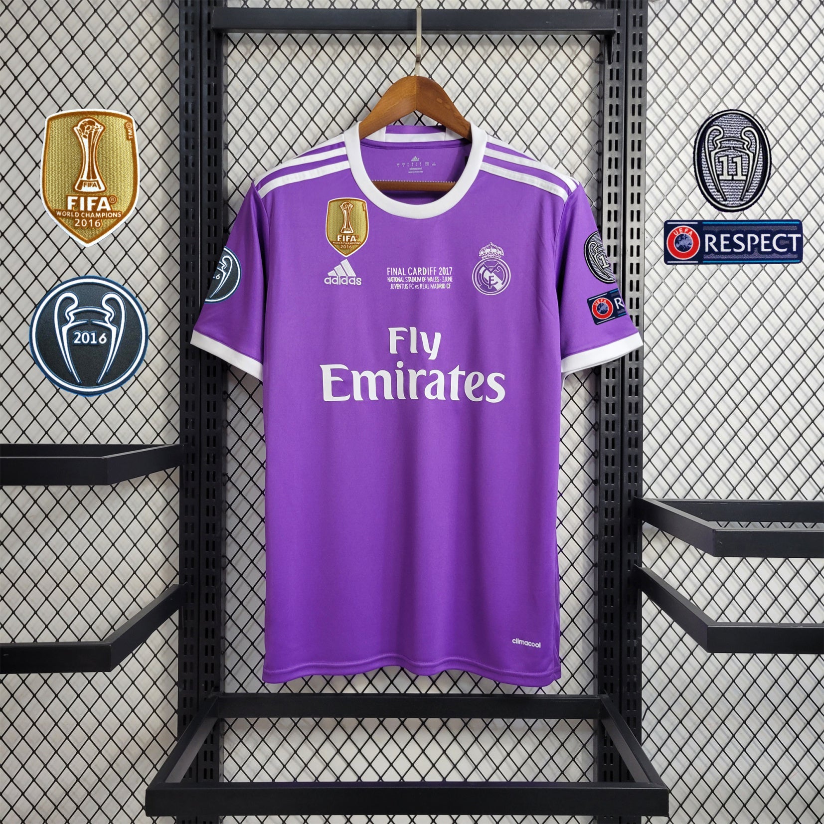 Camiseta Real Madrid 16/17 Fora (Final Champions League) (Todos os Patches) - (Retro)
