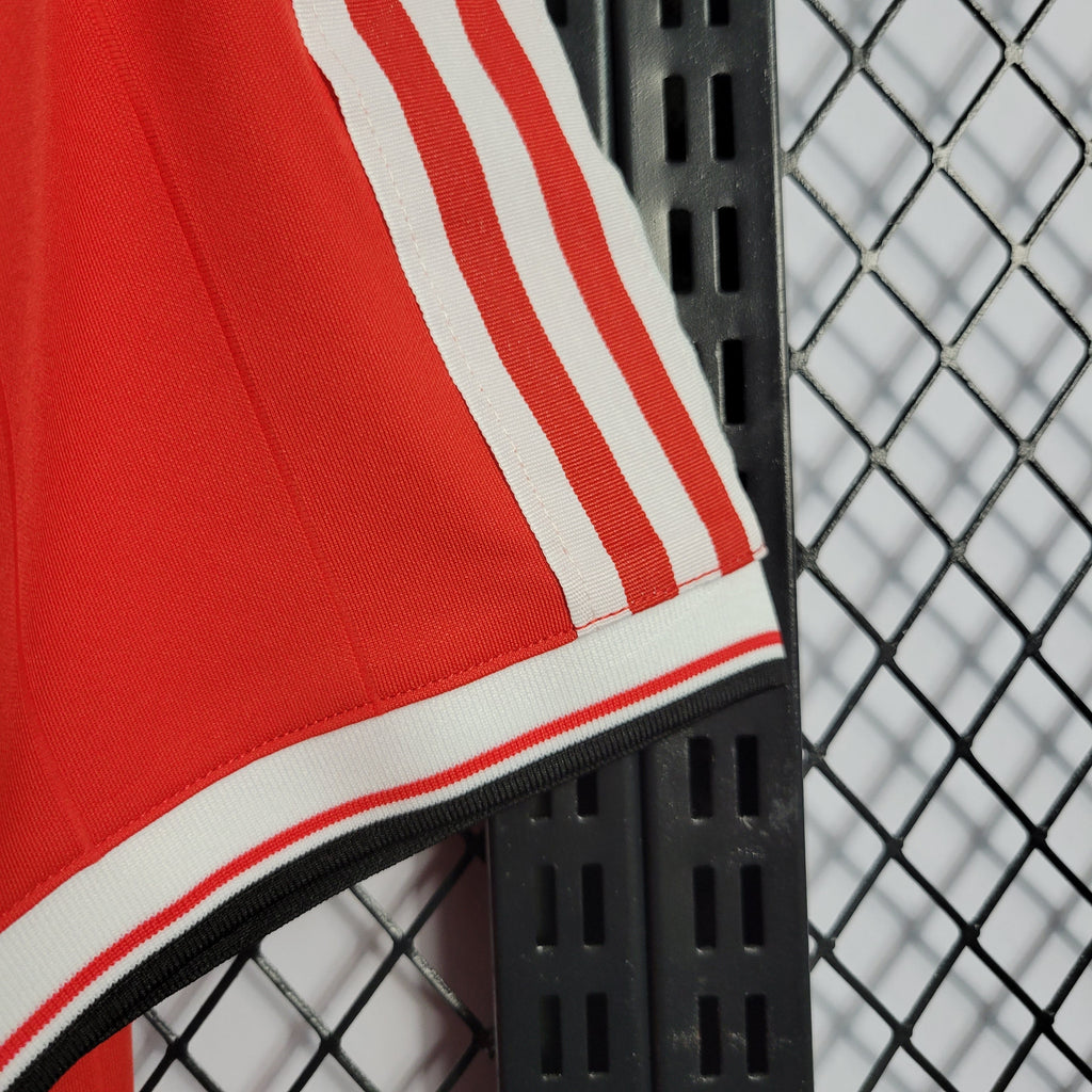 Camiseta Manchester United Titular 1984 - Versión (Retro)