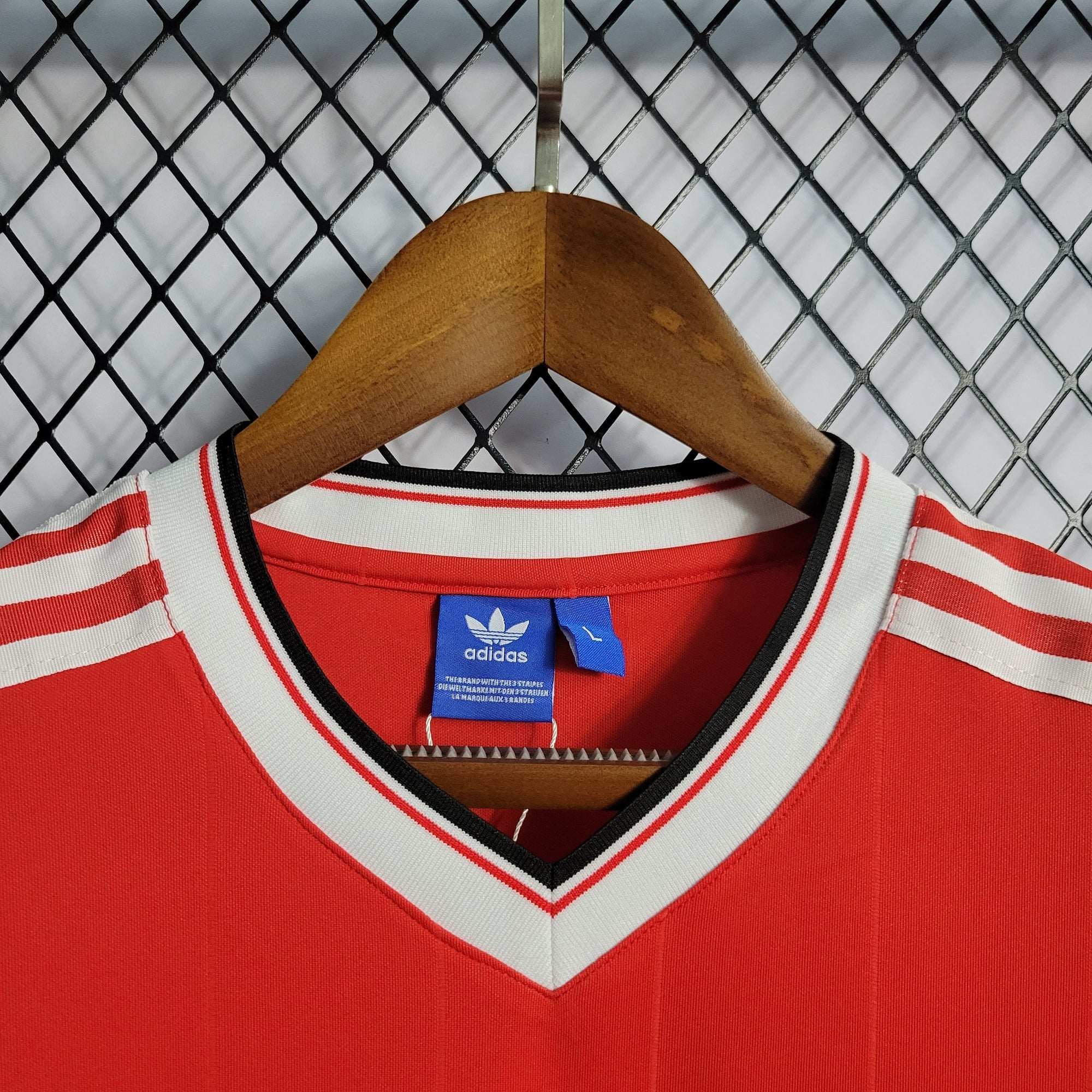Camiseta Manchester United Titular 1984 - Versión (Retro)