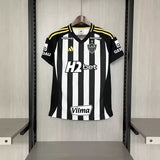 Camiseta Atlético-MG 2025 Casa (Todos os Patrocinios) - (Feminina)