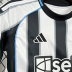 Kit Infantil Newcastle 25/26 Casa
