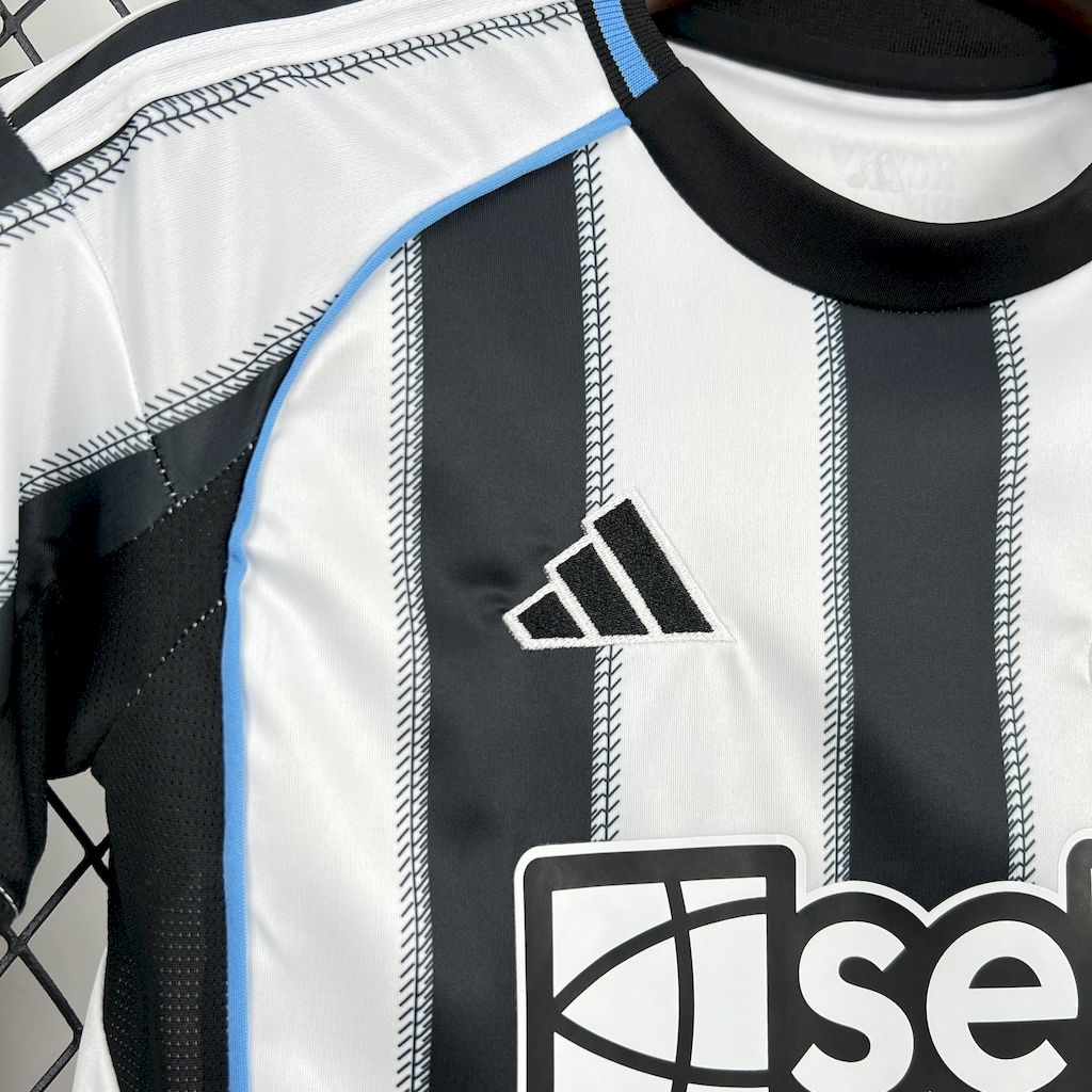 Kit Infantil Newcastle 25/26 Casa