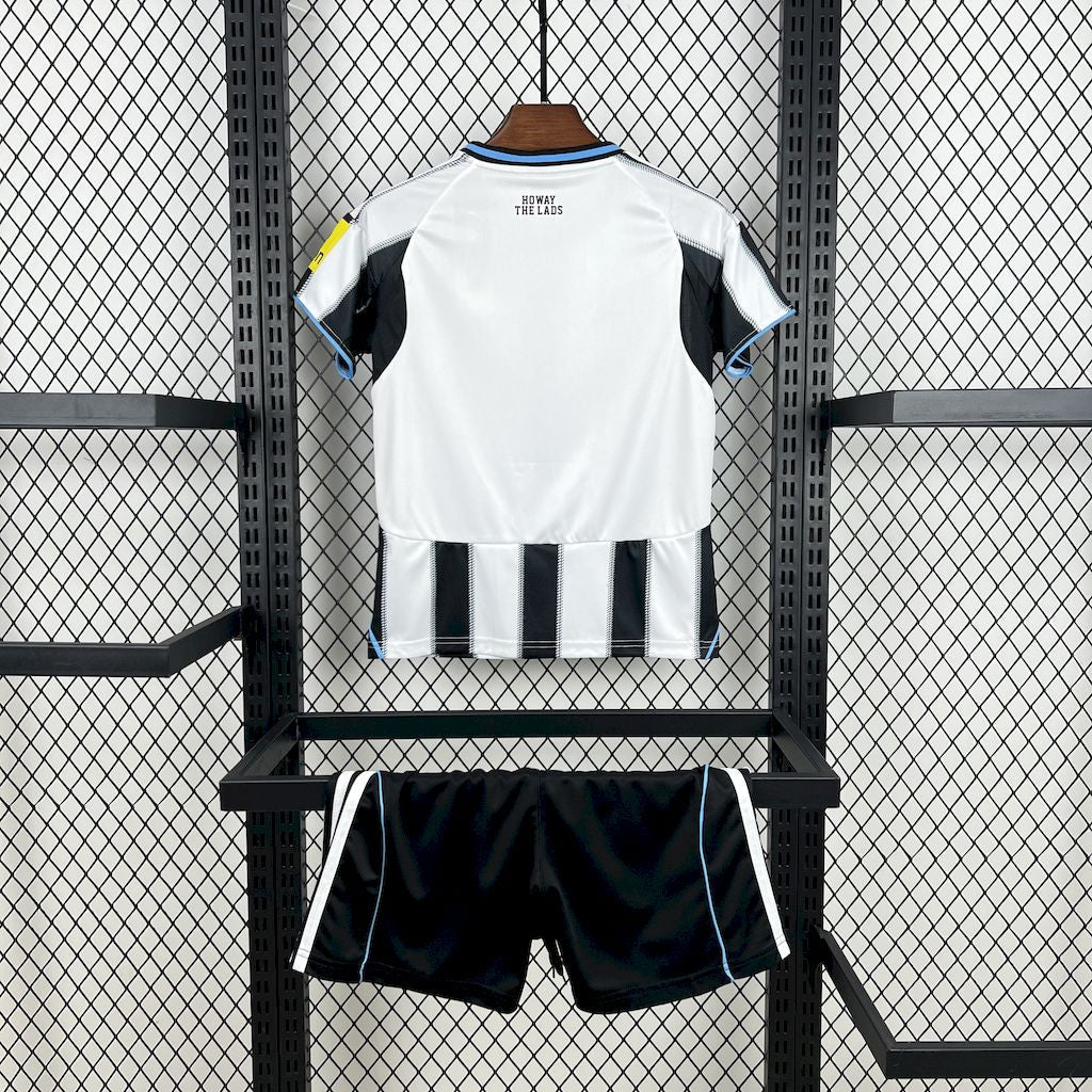 Kit Infantil Newcastle 25/26 Casa