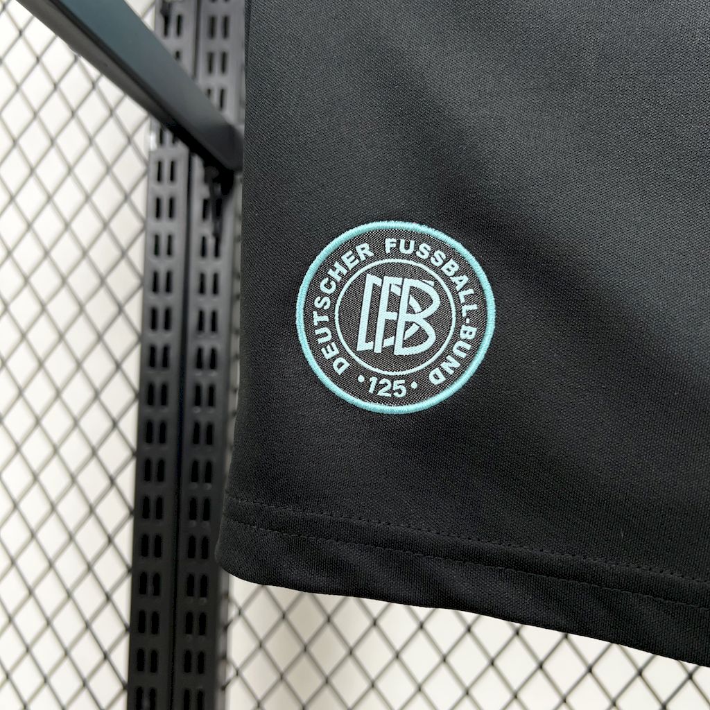 Kit Infantil Alemanha 2025 Cumpleaños 125 Años Portero Casa