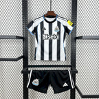Kit Infantil Newcastle 25/26 Casa