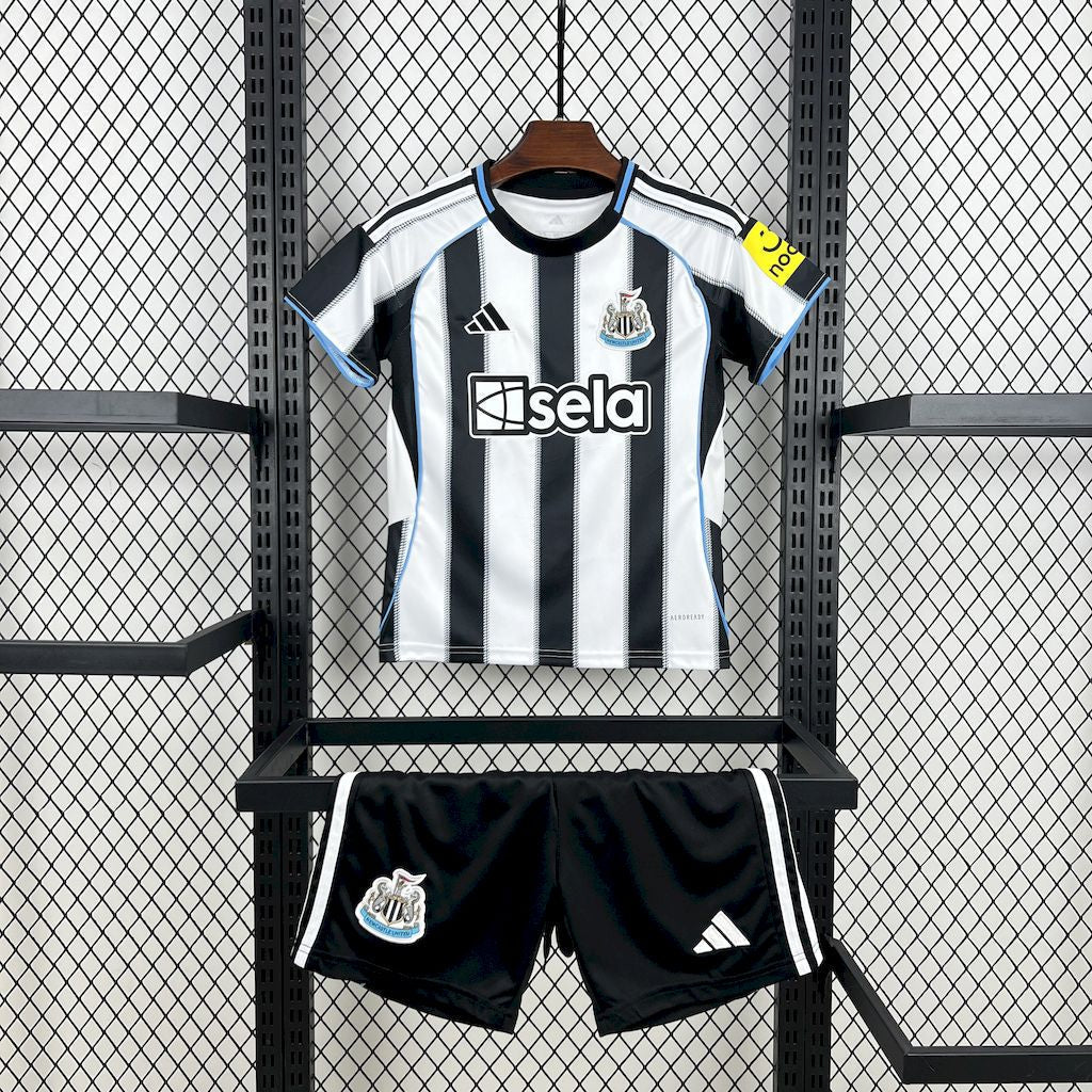 Kit Infantil Newcastle 25/26 Casa