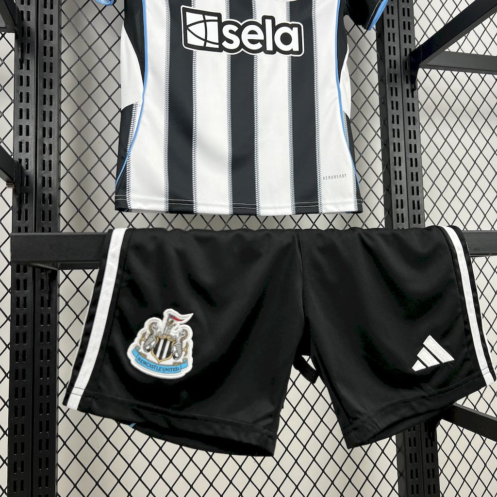 Kit Infantil Newcastle 25/26 Casa