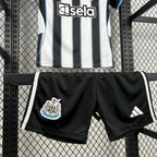 Kit Infantil Newcastle 25/26 Casa